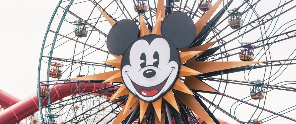 Tous les films disponibles sur Disney+ Une grande roue avec la tête de Mickey