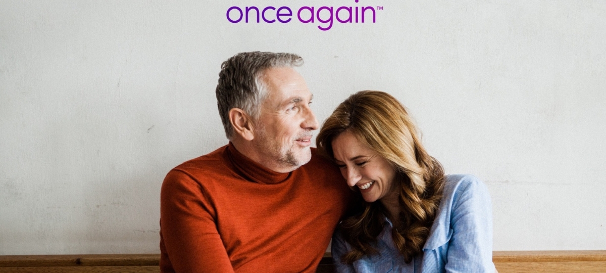 Once lance son application pour les plus de 50 ans Un couple de personnes de plus de 50 ans