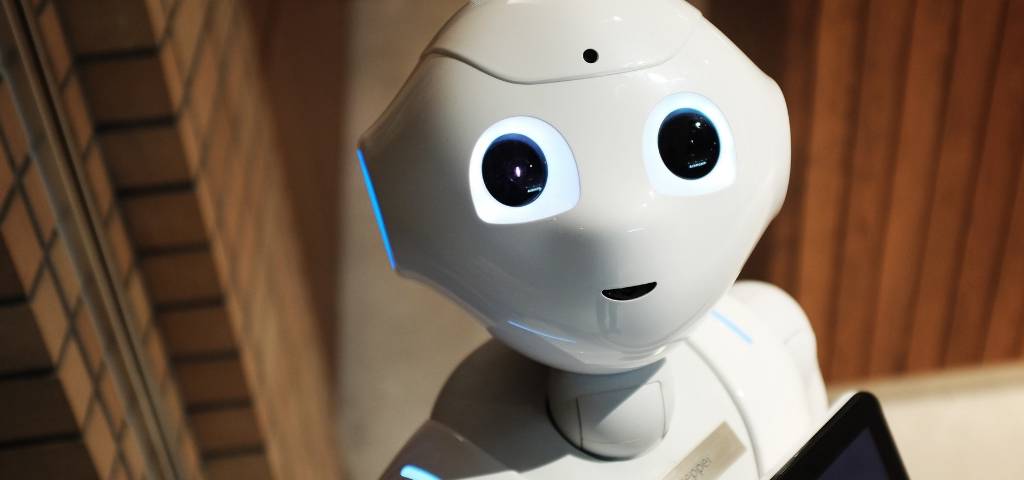 Un robot blanc