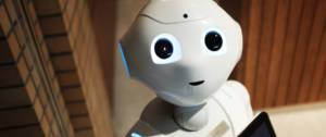 Un robot blanc