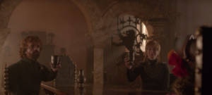 Tyrion et Cersei en compagnie de Elmo