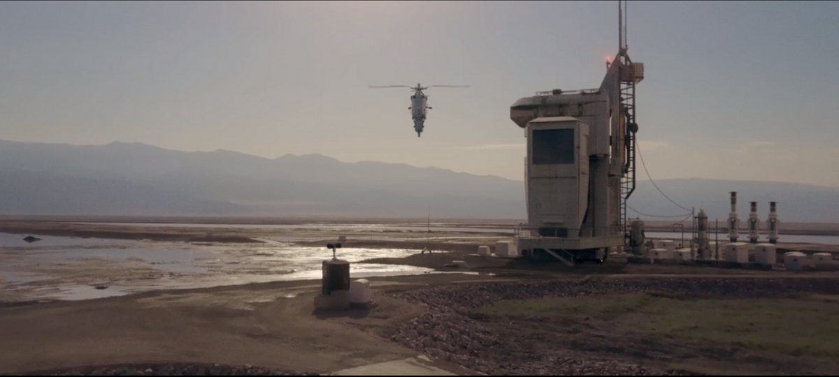 Le film d'ouverture du Festival OFF 2019 «ARXIV » nous plonge dans la dystopie Plan large d'un desert en présence d'un engin volant et d'une usine