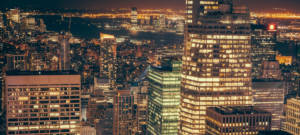 Skyline de nuit du quartier d'affaires de New York City