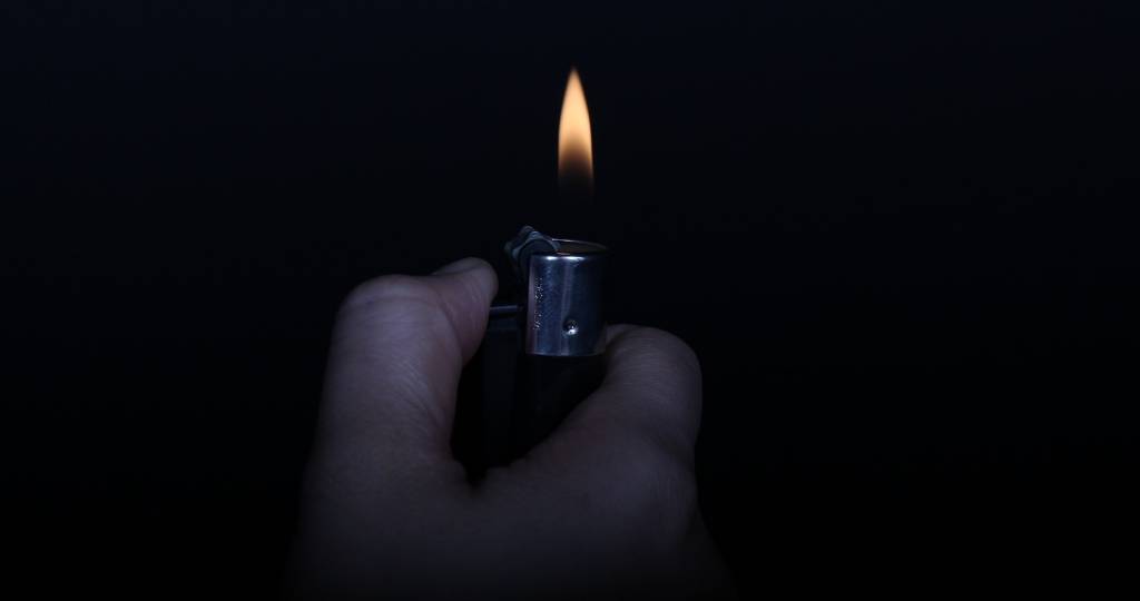 briquet-obscure-main