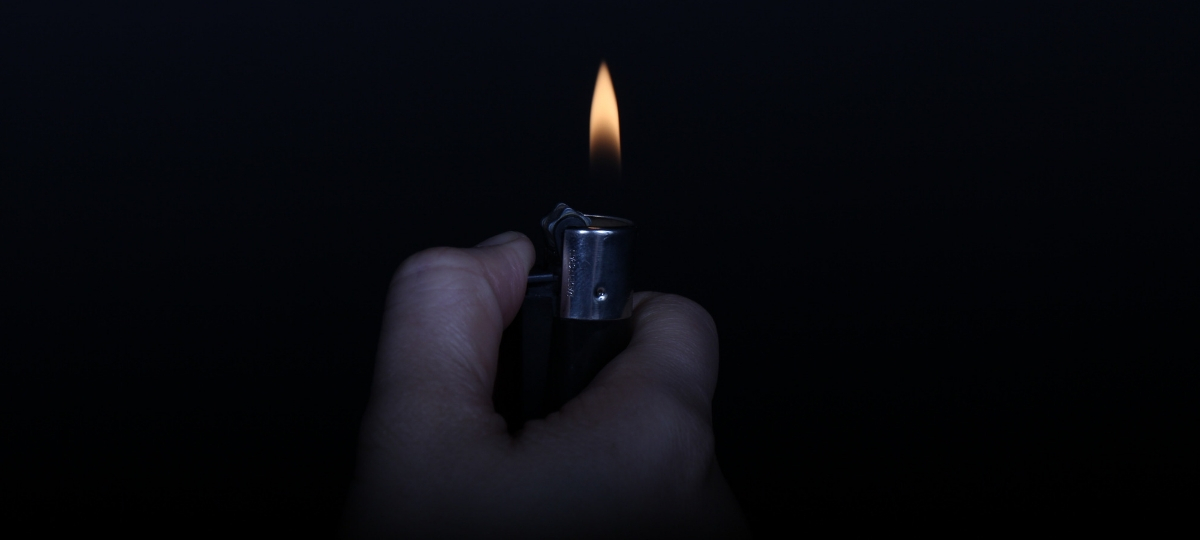 briquet-obscure-main briquet-obscure-main