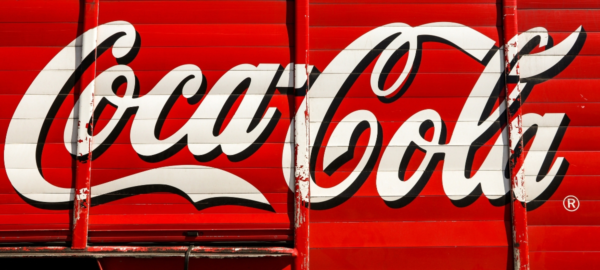 Logo blanc sur fond rouge , Coca Cola
