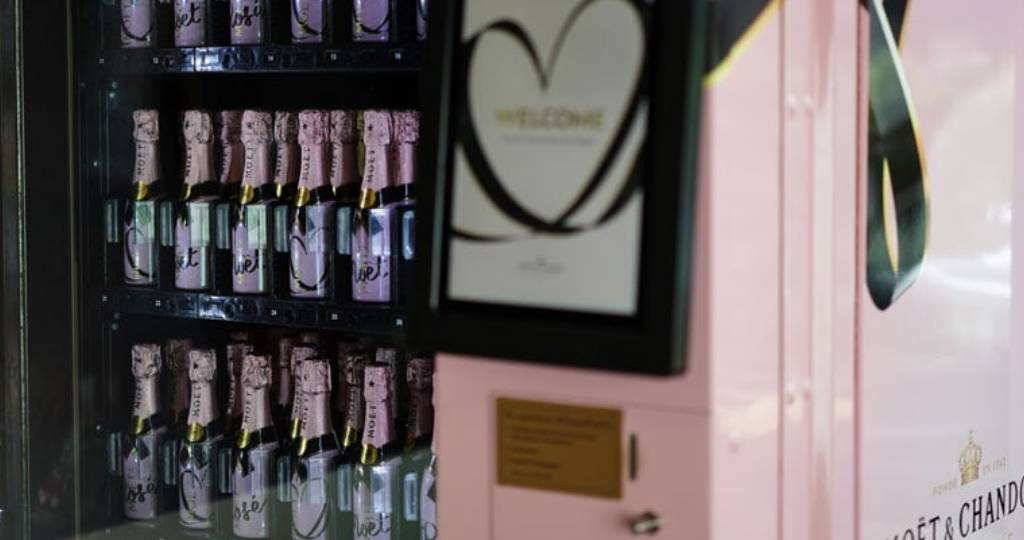 Un distributeur de champagne Moët & Chandon