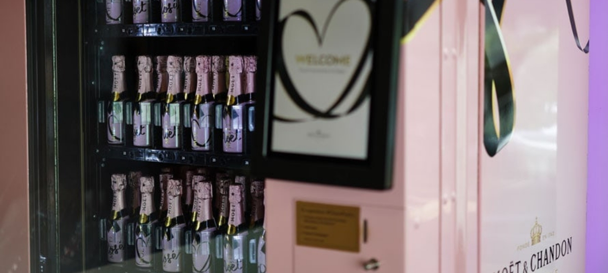 Moet & Chandon installe des distributeurs de champagne dans les hôtels Un distributeur de champagne Moët & Chandon