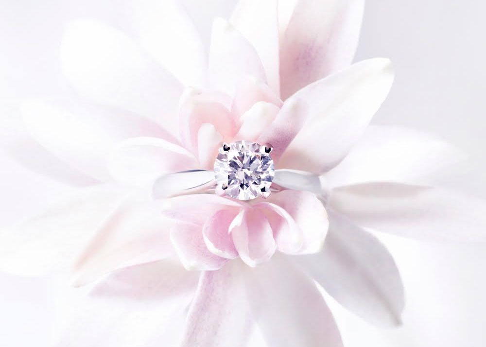 OR DU MONDE, la première green joaillerie française Une bague dans une fleur