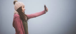 Une fille qui se prend en photo