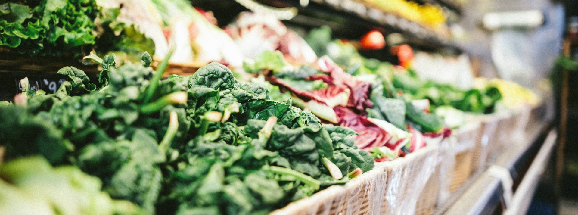 Naturalia propose une carte de réduction de -10% au moins de 25 ans étalage-magasin-légume