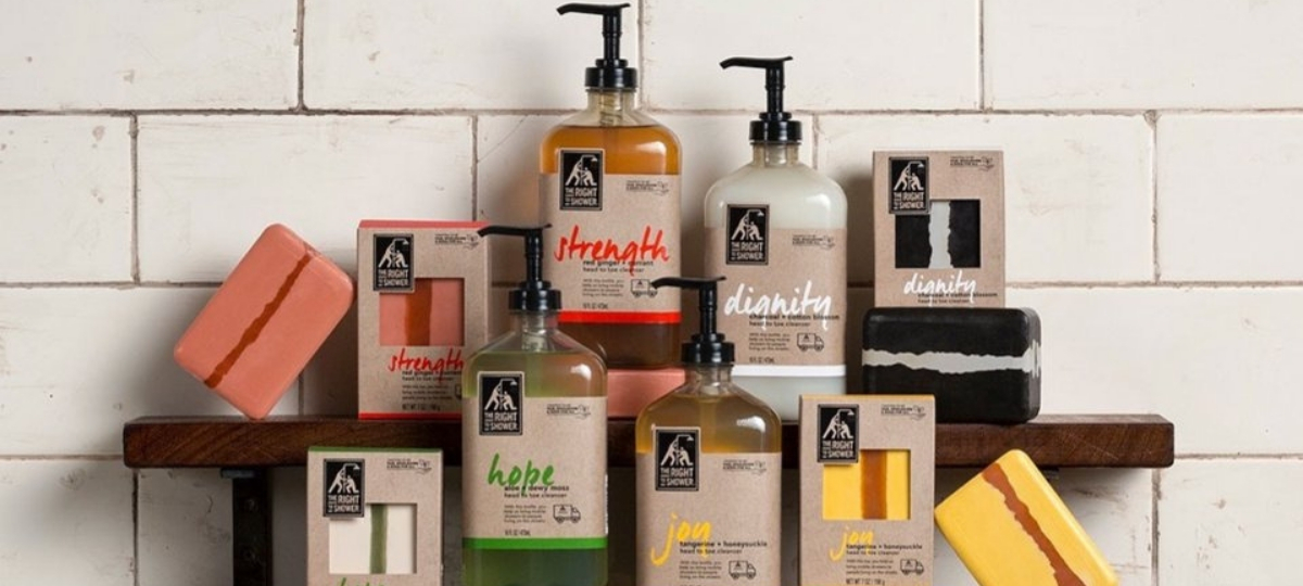 The Right to Shower la nouvelle marque Unilever Différents produits, gel douche, savon dans une salle de bain