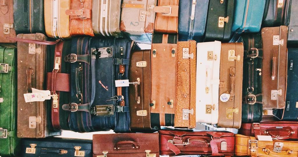 Des valises empilées