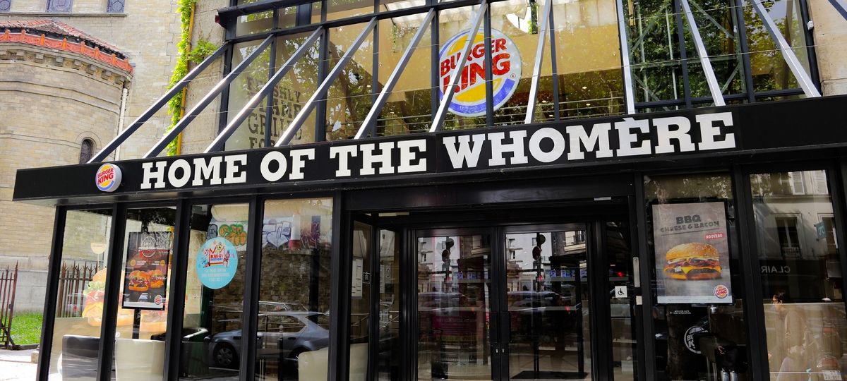 Pour la fête des mères le Whopper devient une Whomère Devanture d'une enseigne Burger King