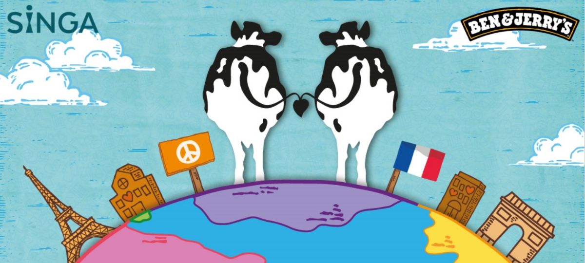 Ben&Jerry's et le mouvement SINGA s'associe dans une nouvelle campagne pour les réfugiés Deux vaches, de dos sur globe terrestre.