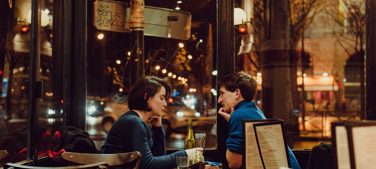 Feels : Le Snapchat des application de rencontres un couple en rendez-vous amoureux