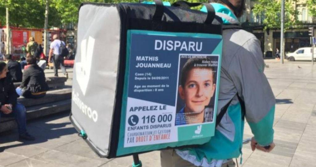 Avis de recherche sur un sac de livraison Deliveroo