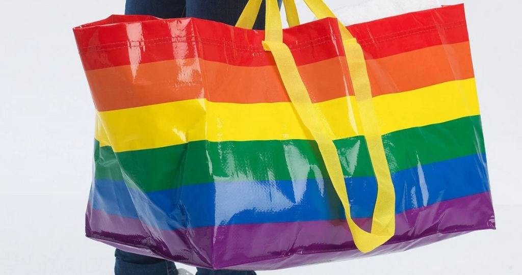 Sac IKEA aux couleurs du drapeau arc-en-ciel LGBT