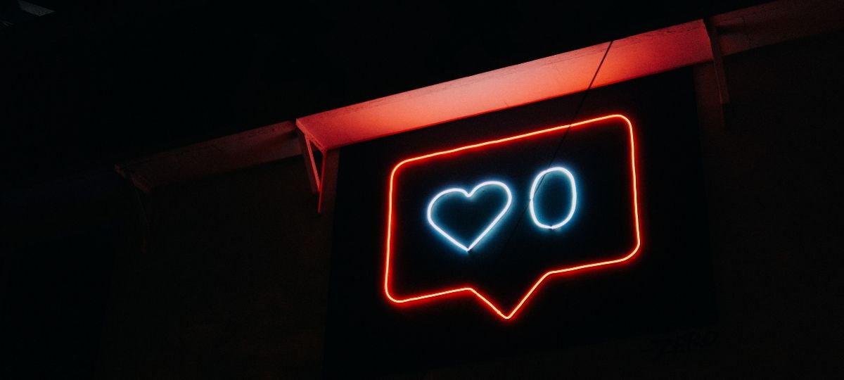 Une adolescente se suicide après avoir posté un sondage sur Instagram Icône de la mention '' jaime'' du réseau social Instagram