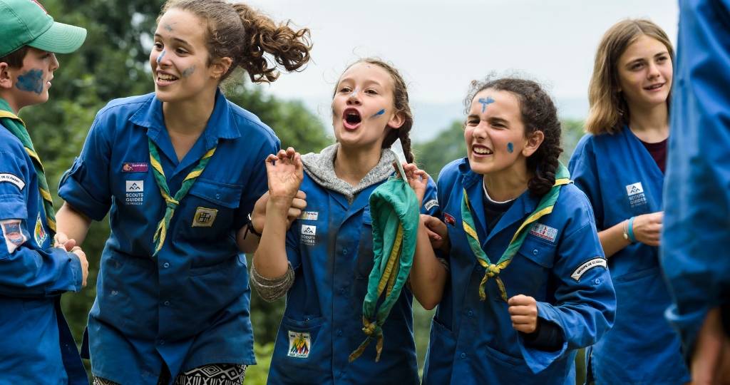 Case Study : PULP dépoussière l'image des Scouts et Guides de France Des Scouts en chemise bleue