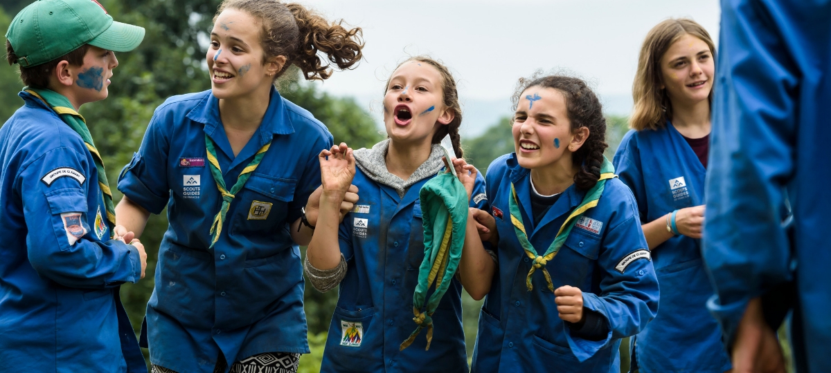 Case Study : PULP dépoussière l'image des Scouts et Guides de France Des Scouts en chemise bleue