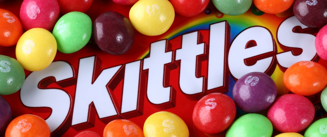 Skittles, grang gagnant du classement Warc Un paquet de Skittles en gros plan
