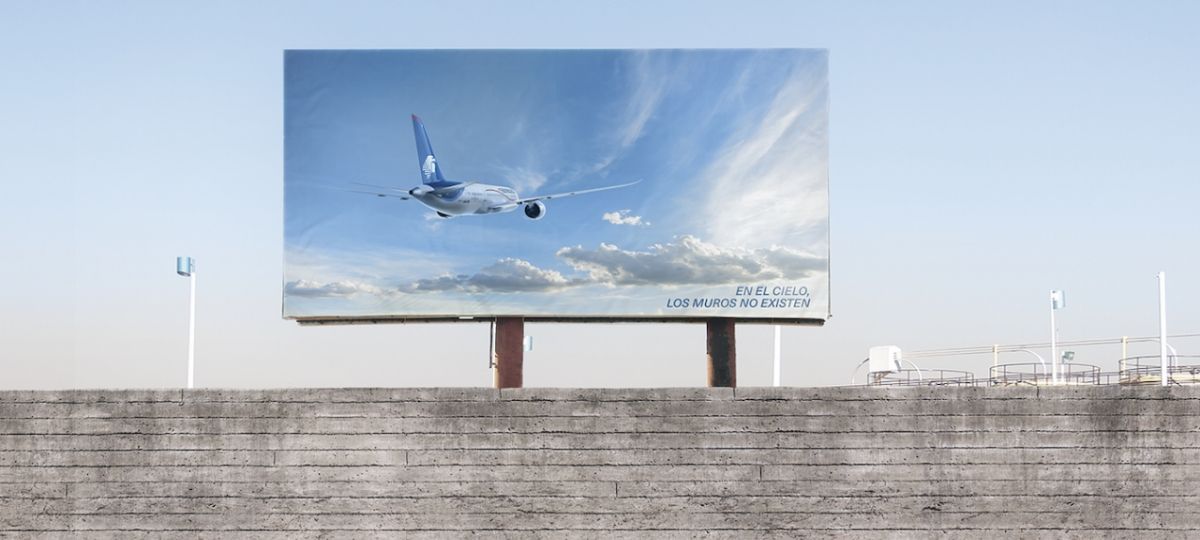Aeromexico se moque du mur de D.Trump dans sa campagne d'affichage Affiche de la compagnie méxicaine Aeroméxico