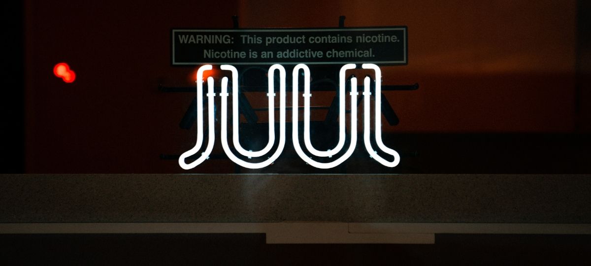 La ville de San Francisco interdit la vente de e-cigarettes Affichage néon du logo du fabricant de cigarette électronique, Juul