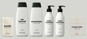 Des produits d'hygiène bio sur fond blanc