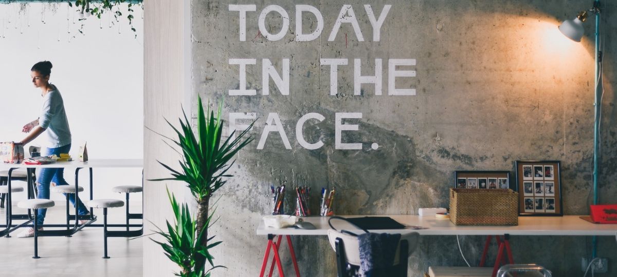 Un monde plus écolo avec Sensefuction Day par MakeSens Espace de co-working avec des plantes vertes