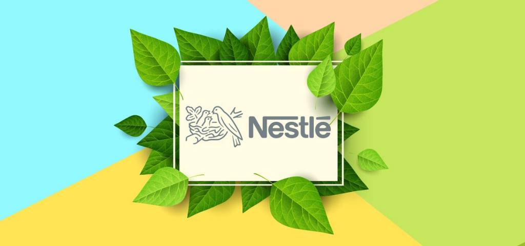 Le logo Nestlé entouré de feuilles sur un fond coloré