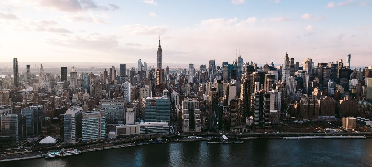 Les États-Unis exigent un contrôle des médias sociaux pour l’obtention de son visa Panorama de la - skyline - de New York -