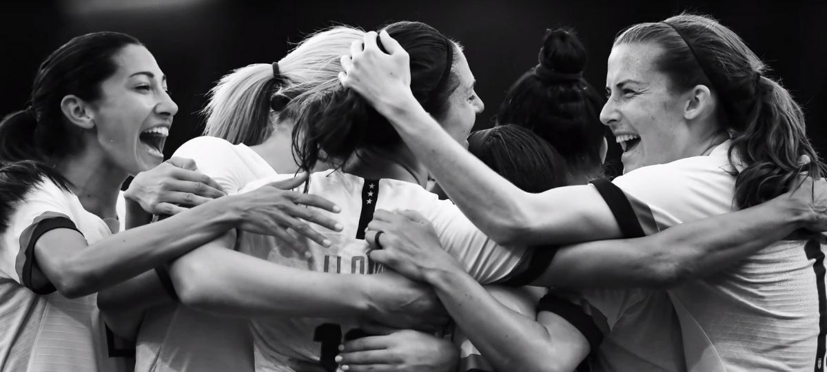 Nike célèbre la victoire des américaines dans un spot émouvant Extrait du spot Nike, l'équipe américaine féminine sautent de joie