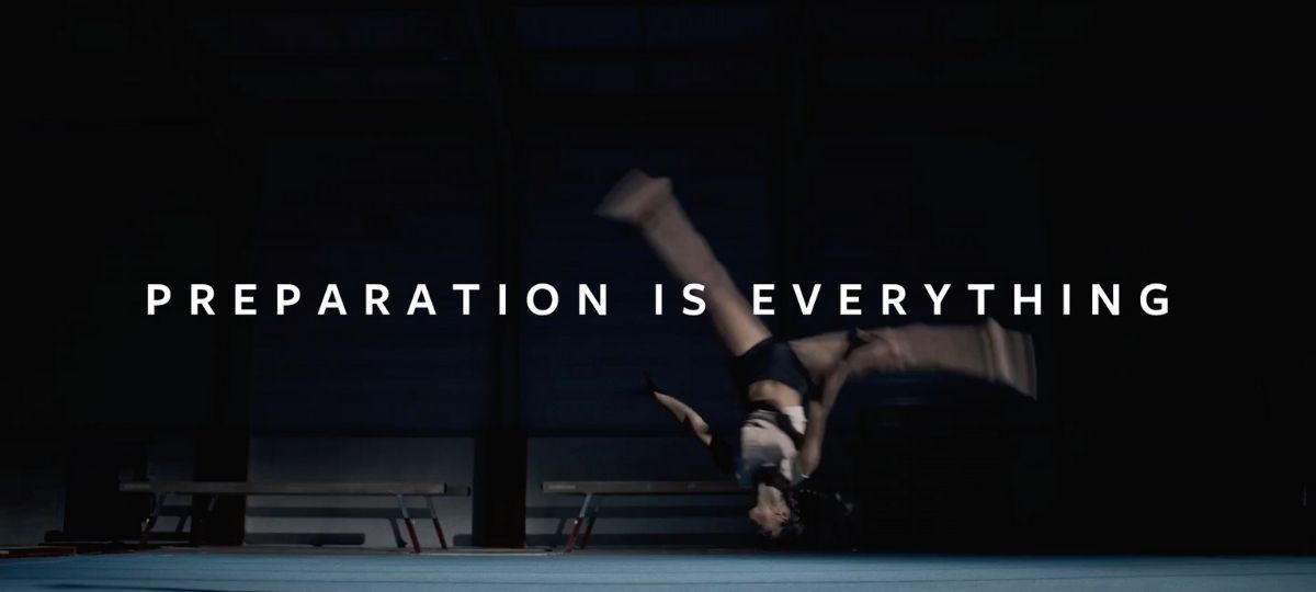 Facebook s'échauffe pour les J.O 2020 dans une nouvelle campagne BtoB Une athlètes de gymnastique exécute un salto