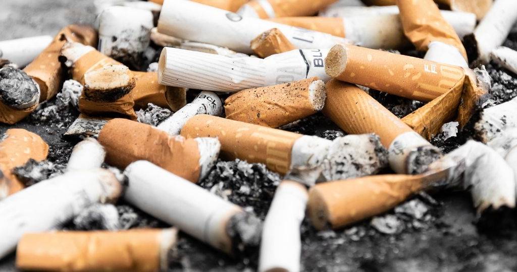 Un tas de mégots de cigarettes