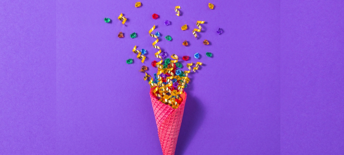 Comment réussir sa stratégie Social Ads ?  Un cornet rose avec des confettis