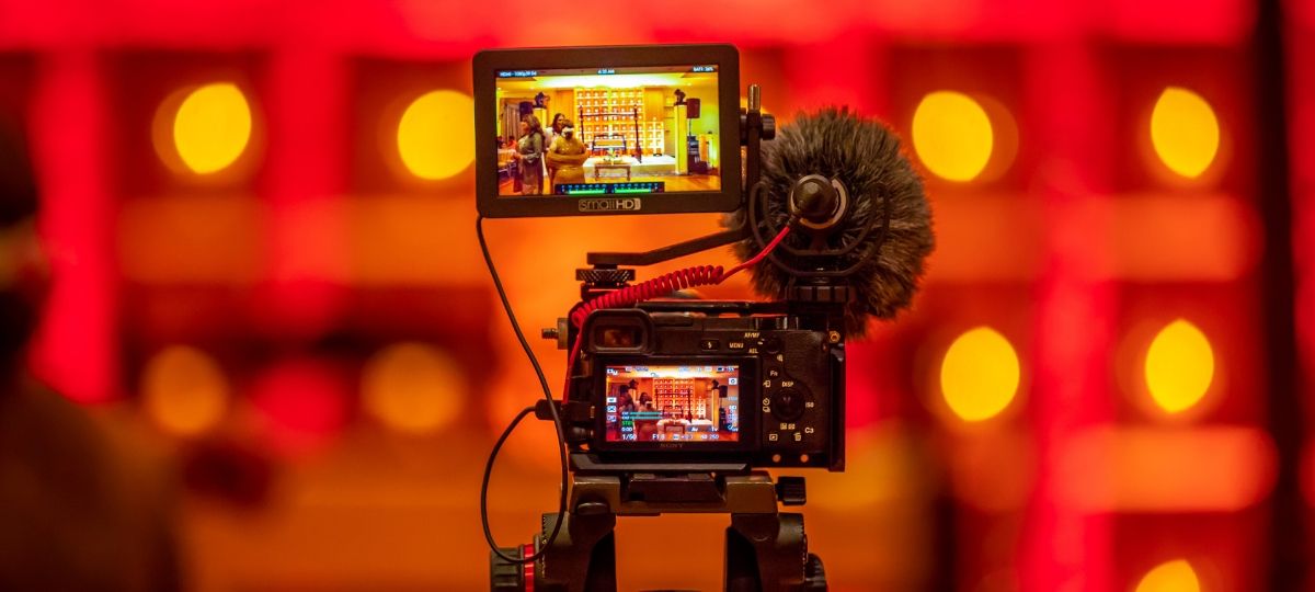 Twitter lance LiveCute son service d'optimisation de contenu Une camera film une scène sur un plateau