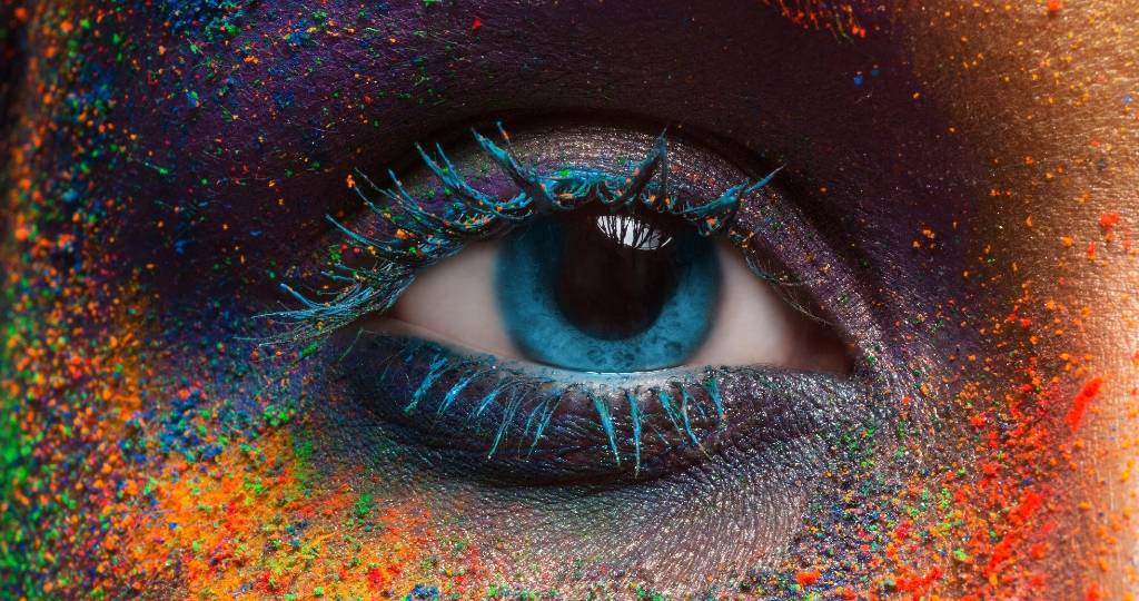 Comment tracker la santé de ses marques ?  Un oeil avec des pigments de couleurs