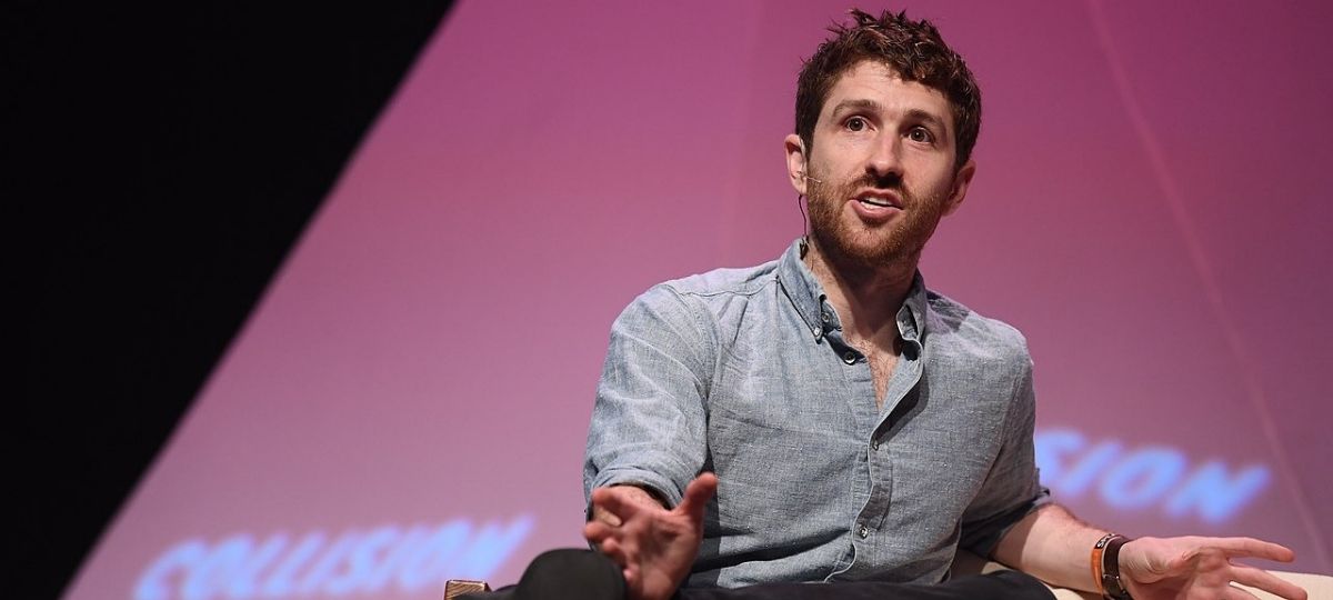 Un ex-ingénieur Google explique les travers des dark patterns Tristan Harris ex-ingénieur Google, lors d'une conférence Colusion