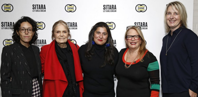Photo de l'équipe Chime for Change de Gucci avec la réalisatrice pakistanaise Sharmeen Obaid-Chinoy 