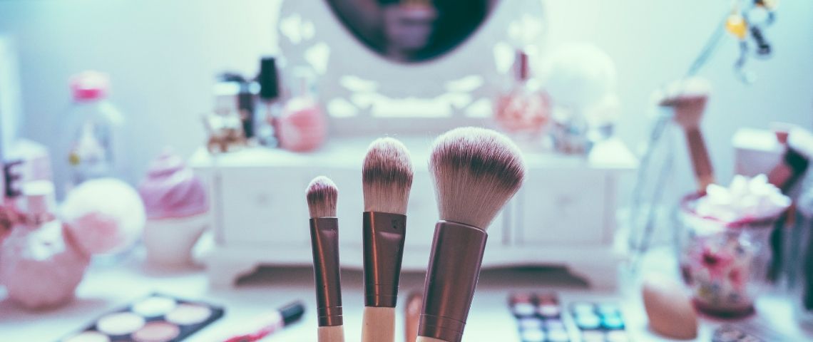 Mon Vanity Idéal lance Trust Beauty, la révolution digitale pour la conception et le lancement des produits de beauté Visuel de pinceaux de maquillage