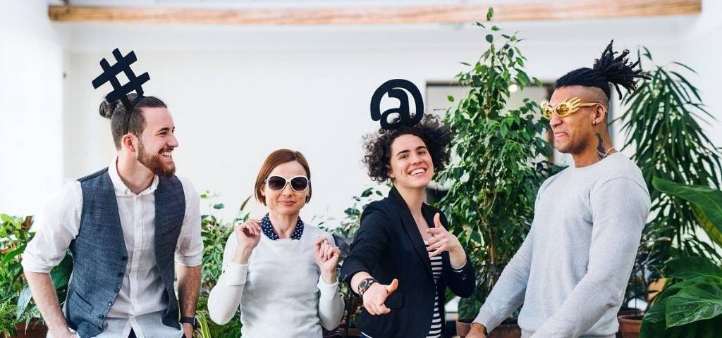 jeunes en entreprises, 2 filles et 2 garçons