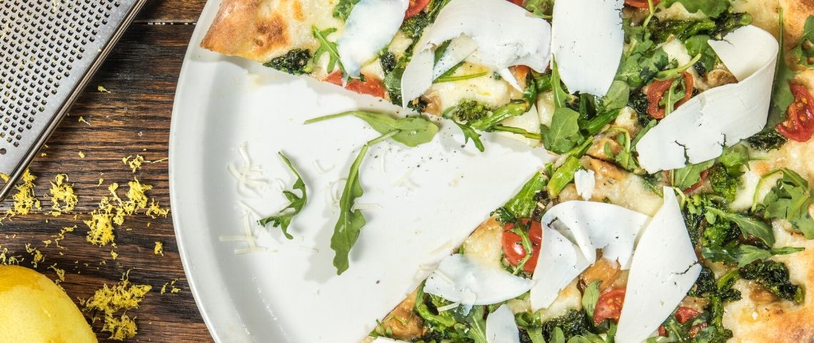 Fritchi et la Gorafi s’associent pour dire stop aux absurdités du monde alimentaire Visuel d'une pizza