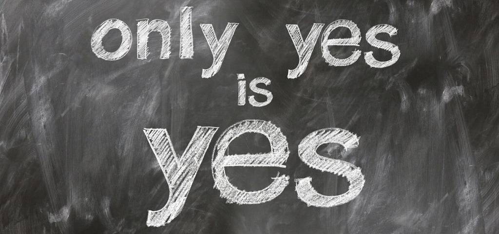 Tableau d'école avec la mention Only Yes is Yes