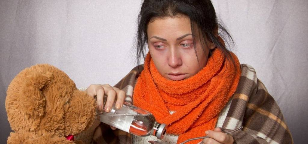 Femme malade qui soigne également son nounours