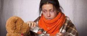 Femme malade qui soigne également son nounours