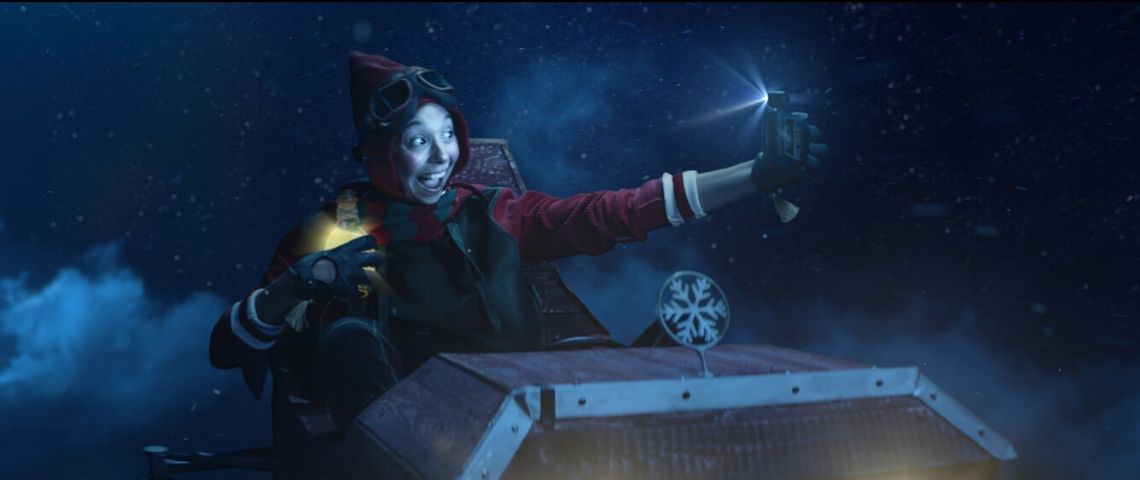 « L'élixir » : le nouveau film de noël de Disneyland paris réalisé par BETC Paris Photo d'un lutin du père Noël