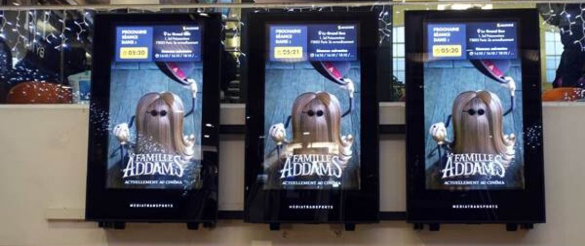 Biborg conçoit le premier Dooh Dynamique à échelle nationale pour Universal Pictures France Affiche films famille Adams