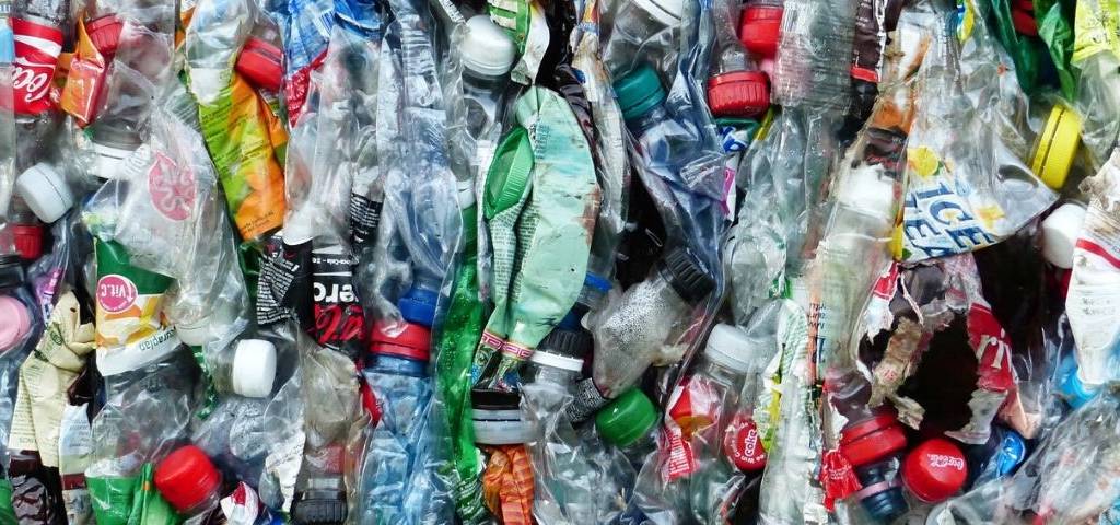 Déchets plastiques compactés