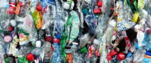 Déchets plastiques compactés